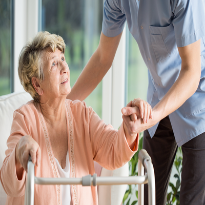 Benefícios do Home Care para idosos para preservar conforto, autonomia e qualidade de vida