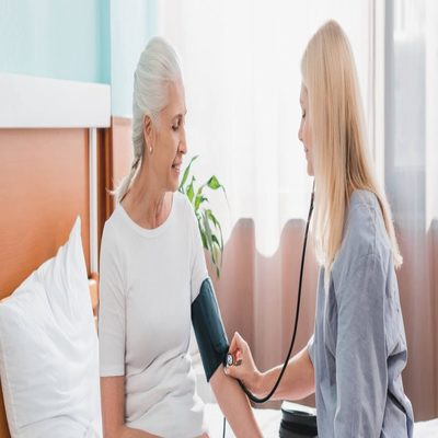 Quais profissionais podem fazer parte de uma equipe de Home Care para idosos
